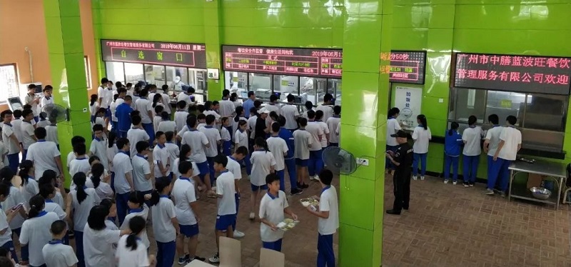 最新的智慧食堂,人工智能刷臉消費,靠臉吃飯的團餐時代就在您的身邊!